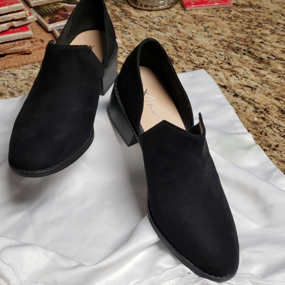 Shoes - Picture 3 of 3